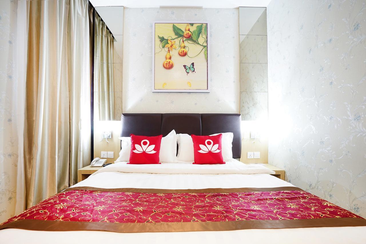 Cardinal Lucky Star Hotel Batam Room photo